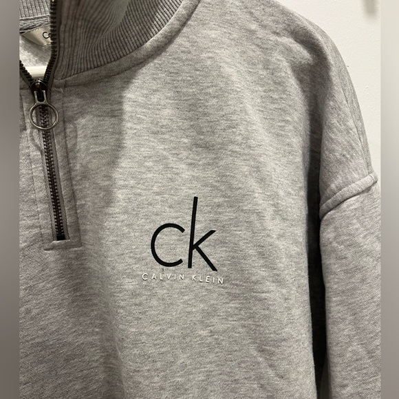 Calvin Klein sweater - Picture 1 of 4